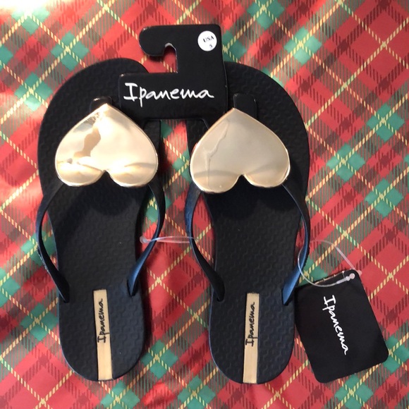 Ipanema Shoes - Women’s Wave Heart Thong/Slipper Black & Gold